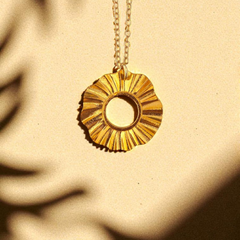 Helios, guardian of daylight—protection, clarity, renewal. A talisman for beginnings and brave continuations.
