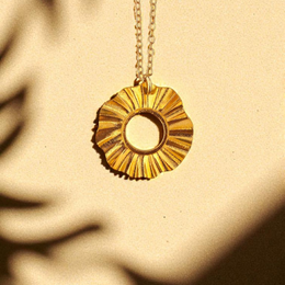 Helios, guardian of daylight—protection, clarity, renewal. A talisman for beginnings and brave continuations.