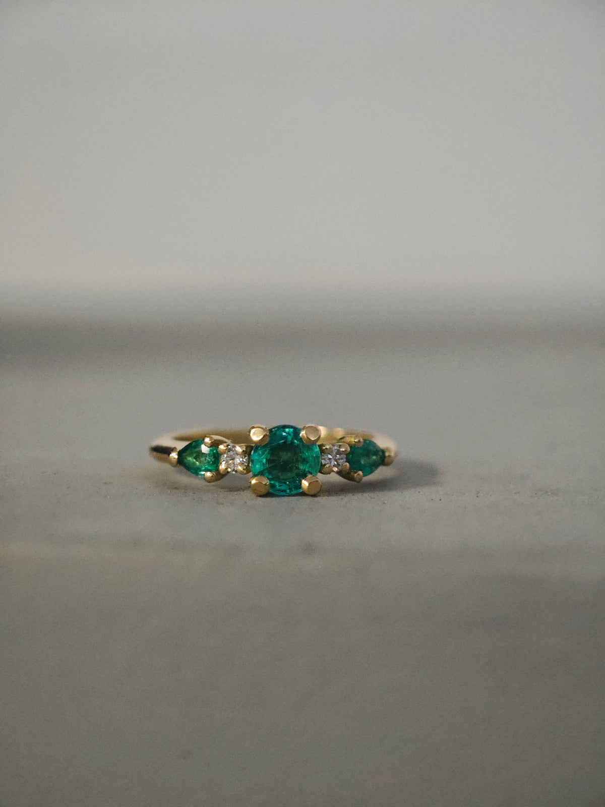 Handmade 18K gold ring with diamonds and emeralds 