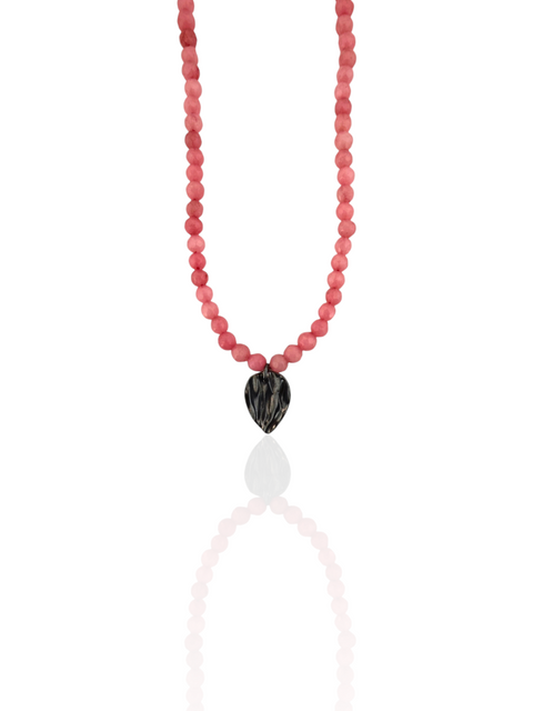 Rose jade beaded necklace with black Peplos drop charm, 40–42 cm