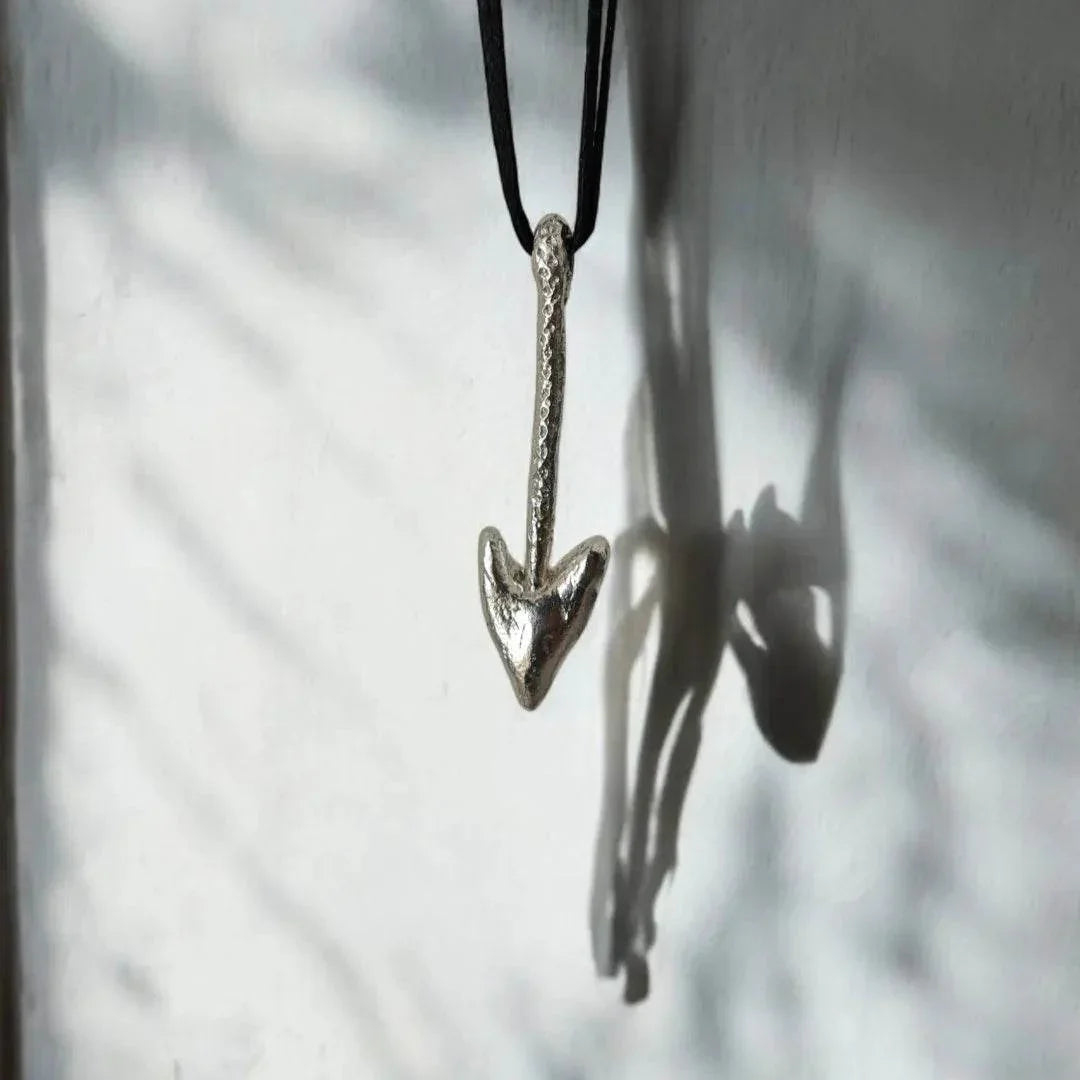 Unisex silver arrow head pendant - Athenart 