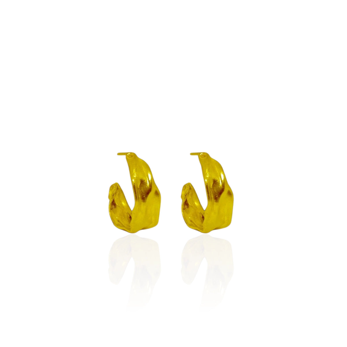 Athenais Drapé Hoops in gold-plated 925 silver with sculpted Peplos folds, product photo on white background
