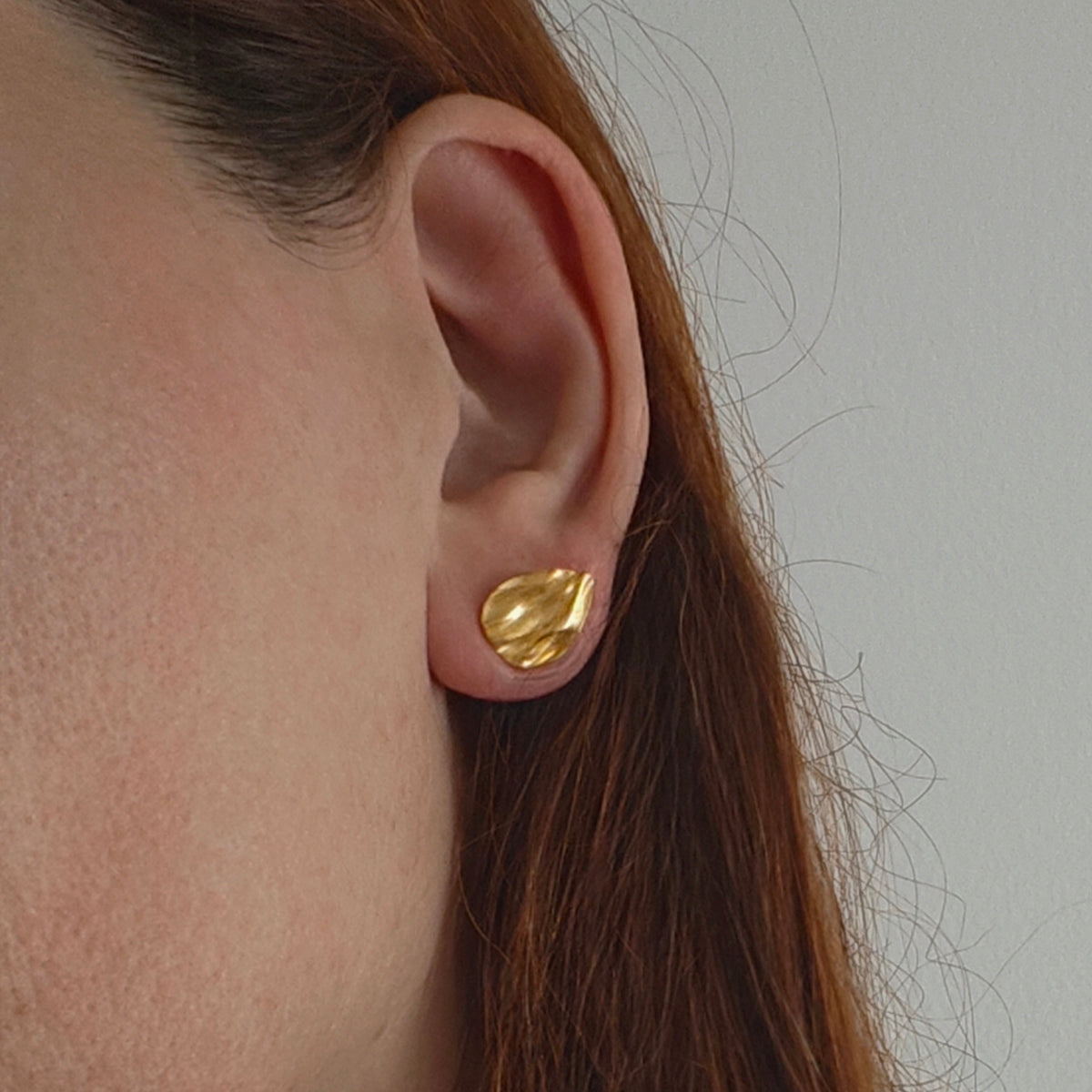 Small Drop stud earring by Athenart - Athens - Handmade jewelry - Wholesale 