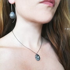 Oxidized silver pearl necklace inspired by the sea