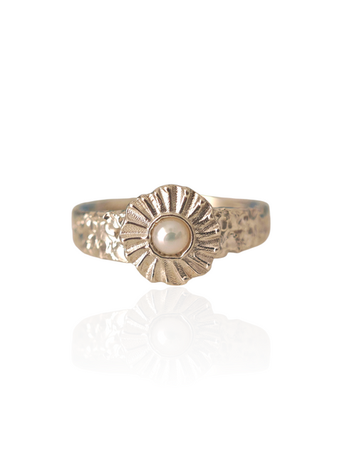 sILVER ring with a pearl center on a white background
