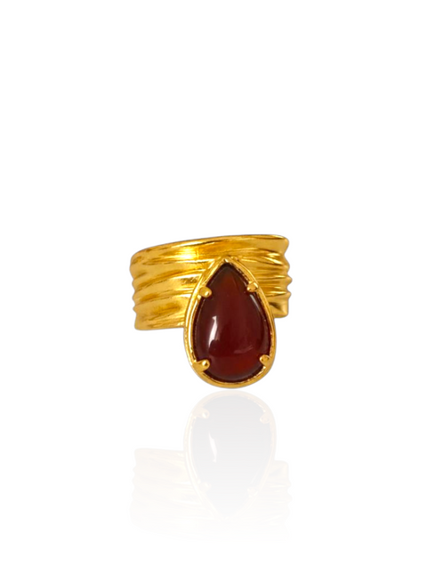 Naiás carnelian ring in gold-plated sterling silver on white background