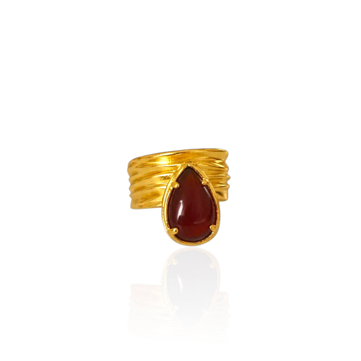 Naiás carnelian ring in gold-plated sterling silver on white background