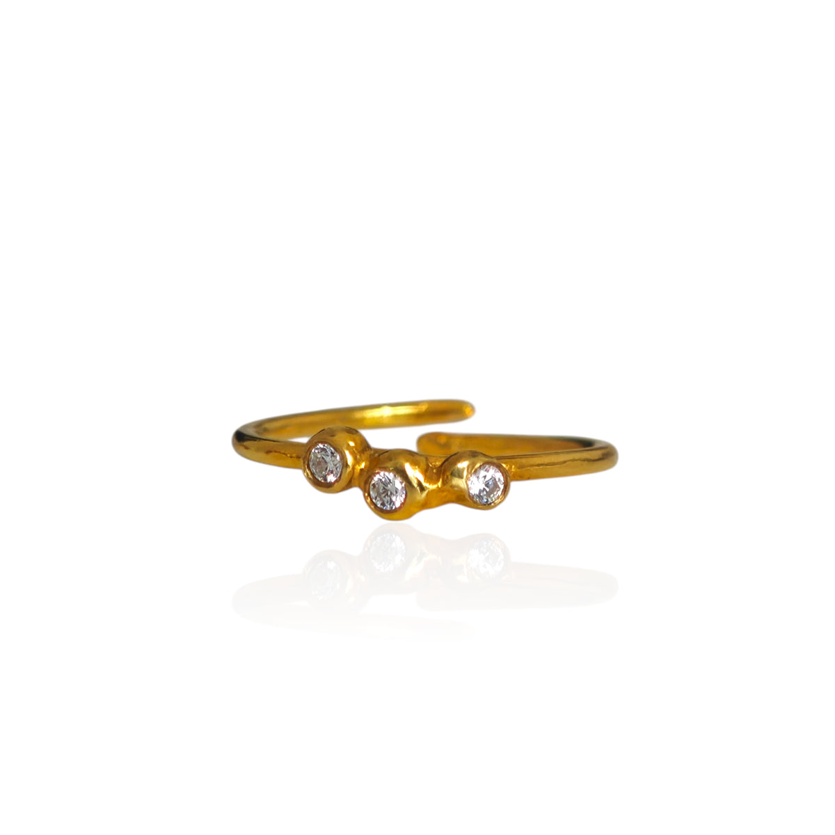 Doty ring with white zircons in silver gold plated finish