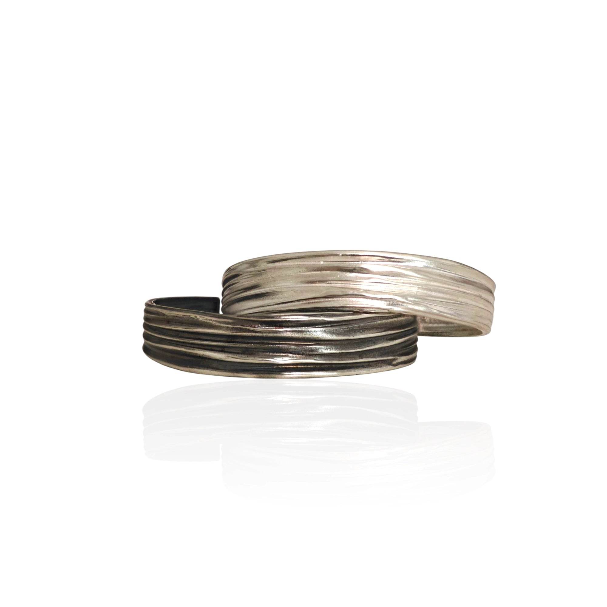 Peplos Wavy Cuff Bracelet - Athenart 