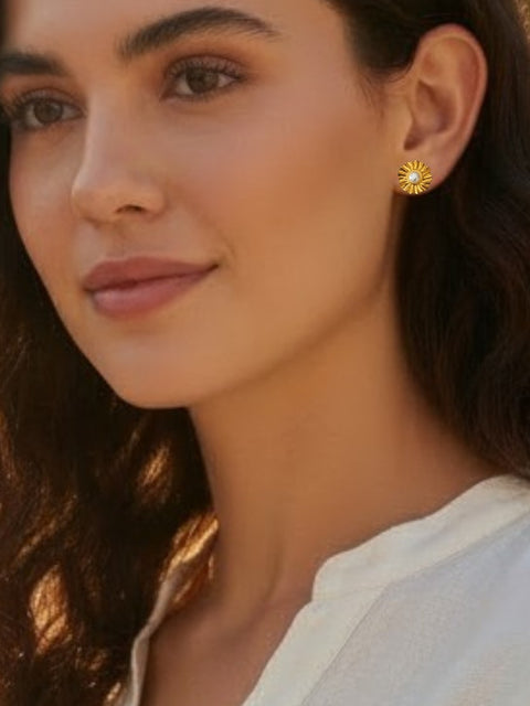 Helios Pearl Sunburst Studs (1cm)