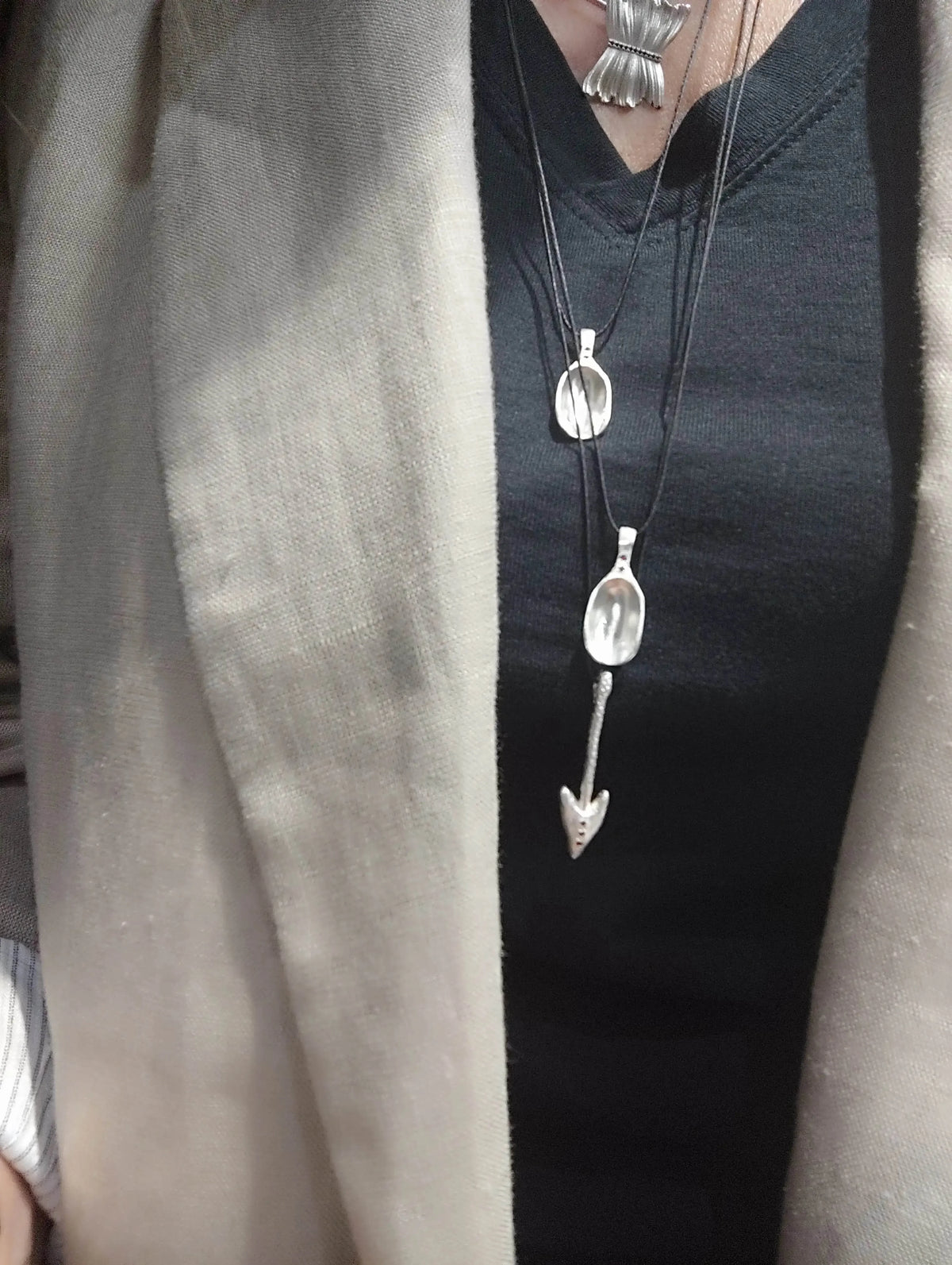 Unisex silver arrow head pendant - Athenart 