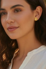 Little guardian sun stud earrings in 18K gold with freshwater pearls from the Helios Collection