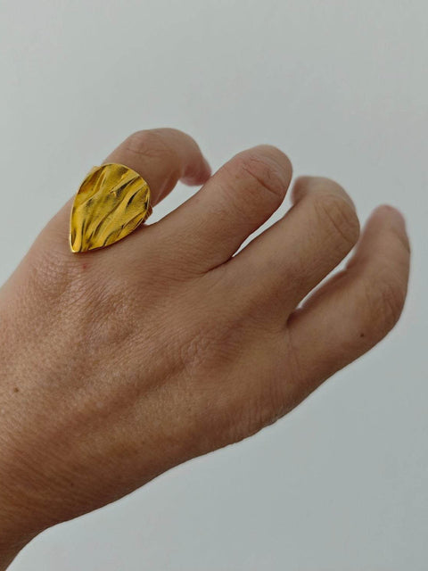 Peplos Wavy Drop Ring - Athenart 